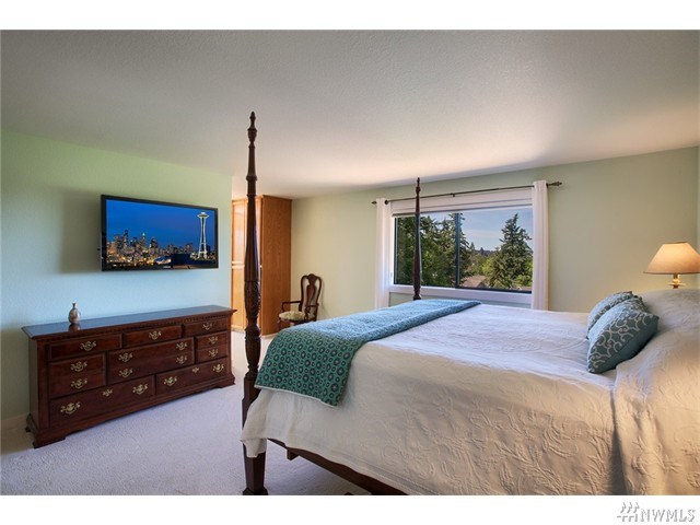 For Sale: 32235 11th Ave SW Federal Way, WA 98023
