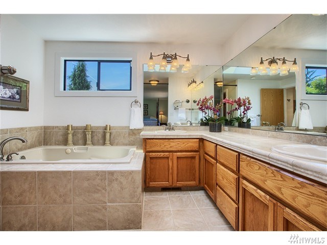 For Sale: 32235 11th Ave SW Federal Way, WA 98023