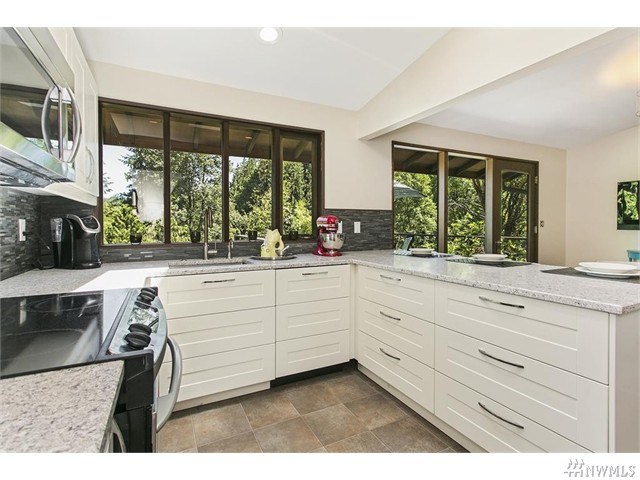 For Sale: 1524 Hillside Dr SE Issaquah, WA 98027
