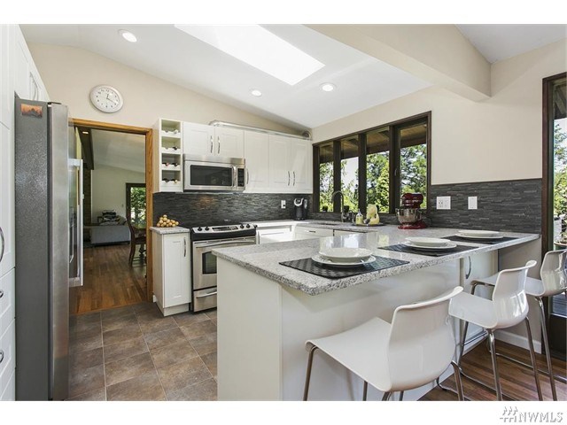 For Sale: 1524 Hillside Dr SE Issaquah, WA 98027
