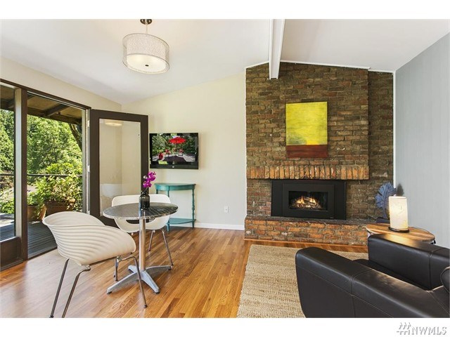 For Sale: 1524 Hillside Dr SE Issaquah, WA 98027