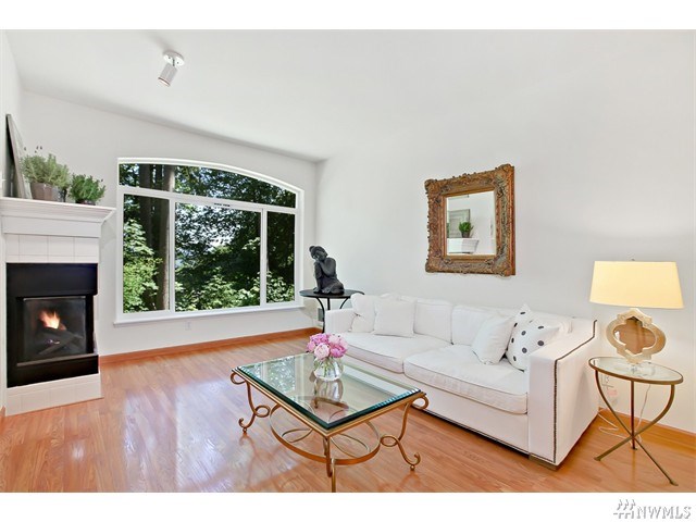 For Sale: 5000 NW Village Park Dr #B213 Issaquah, WA 98027