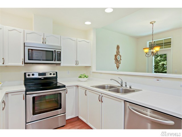 For Sale: 5000 NW Village Park Dr #B213 Issaquah, WA 98027