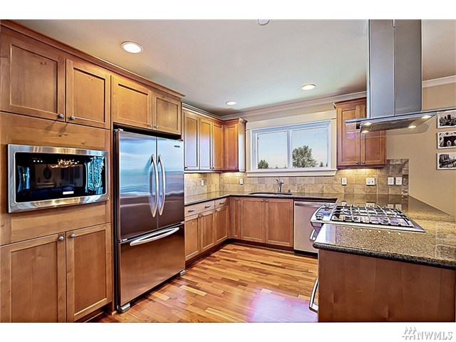 For Sale: 18609 SE Newport Way #201 Issaquah, WA 98027