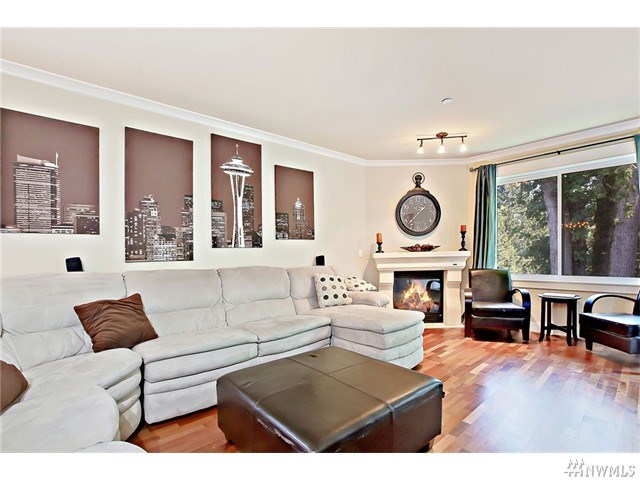 For Sale: 18609 SE Newport Way #201 Issaquah, WA 98027