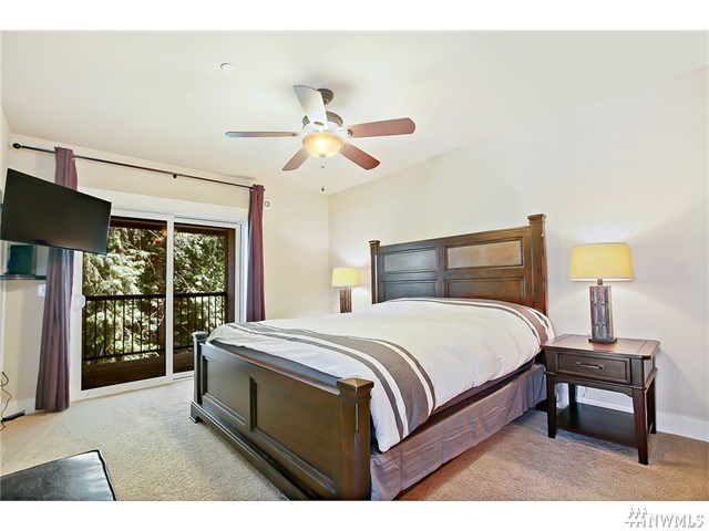 For Sale: 18609 SE Newport Way #201 Issaquah, WA 98027