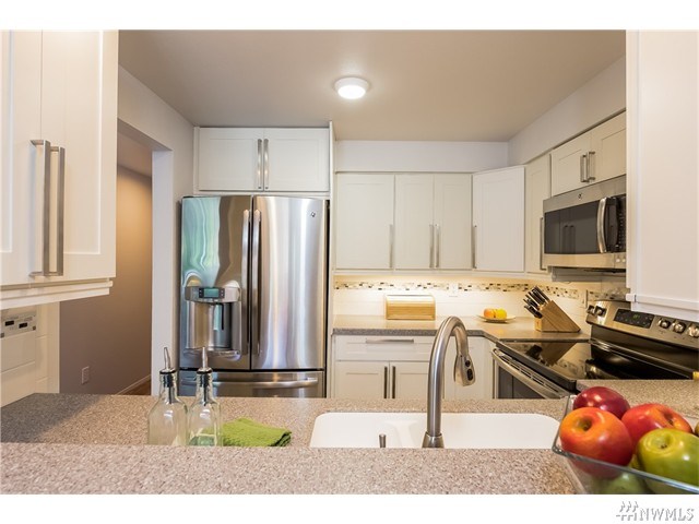 For Sale: 206 Mountain Park Blvd SW #D103 Issaquah, WA 98027