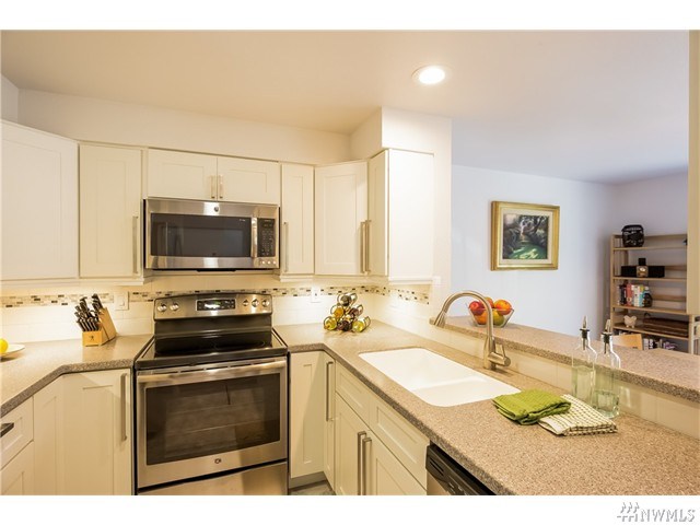 For Sale: 206 Mountain Park Blvd SW #D103 Issaquah, WA 98027