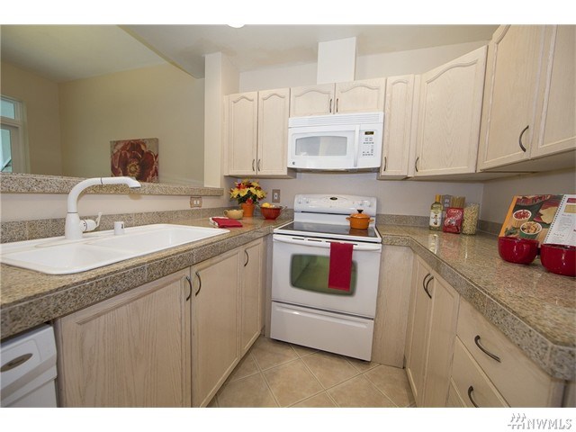 For Sale: 5000 NW Village Park Dr #G240 Issaquah, WA 98027