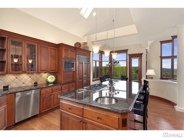1581 30th Ave NE Issaquah, WA 98029