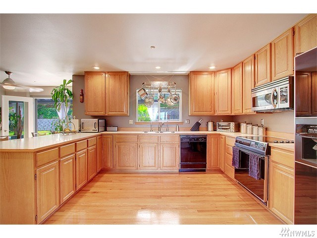 For Sale: 9419 S 203rd Pl Kent, WA 98031