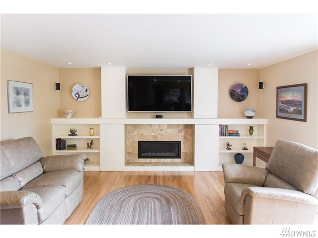 For Sale: 11407 SE 217th St Kent, WA 98031