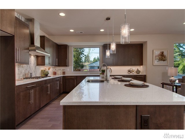 For Sale: 12323 NE 81st Pl #L-1 Kirkland, WA 98033