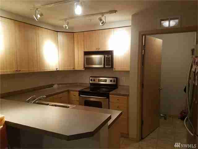 For Sale: 10931 124th Ave NE #201 Kirkland, WA 98033