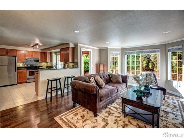 For Sale: 10016 NE 120th Ln #APT F103 Kirkland, WA 98034