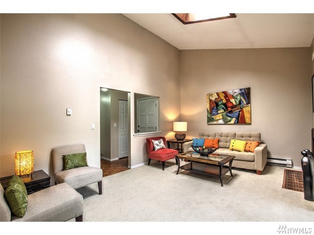 For Sale: 9927 NE 124th St #203 Kirkland, WA 98034