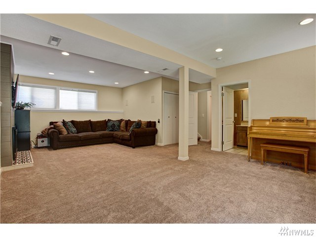 For Sale: 1424 173rd St SW Lynnwood, WA 98037