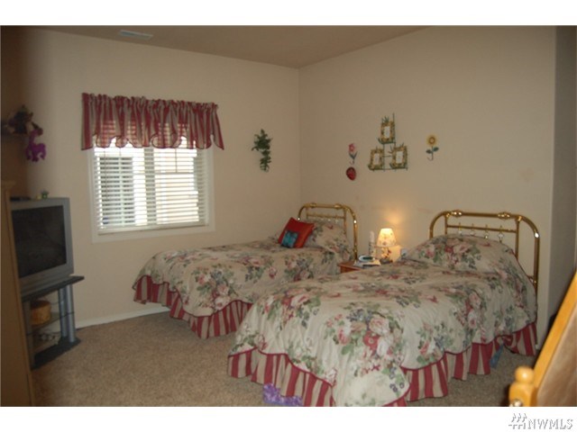 For Sale: 21900 SE 242nd St #B2 Maple Valley, WA 98038