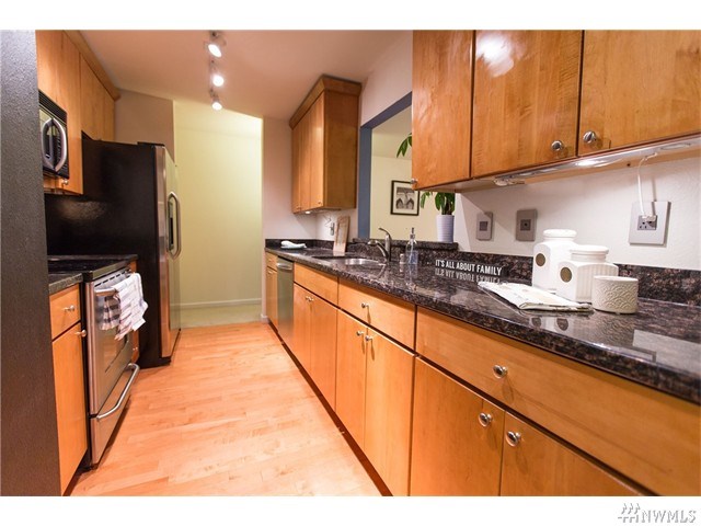For Sale: 2760 76th Ave SE #305 Mercer Island, WA 98040