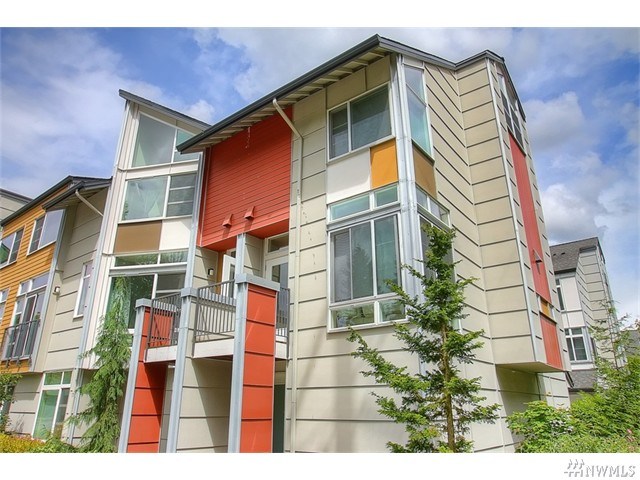For Sale: 15107 NE 81st Way #105 Redmond, WA 98052