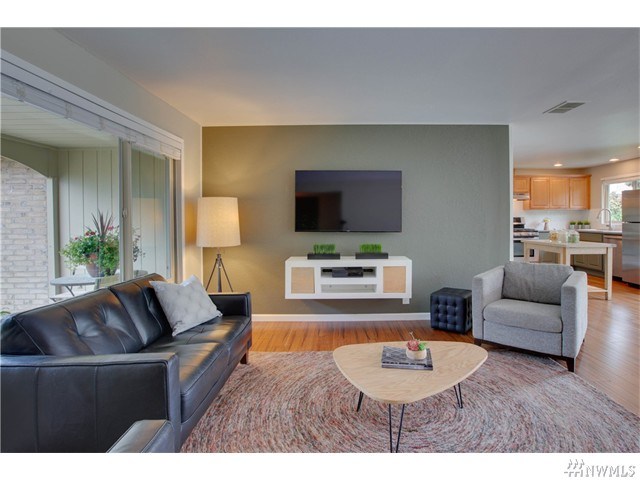 For Sale: 921 S 29th Ct Renton, WA 98055