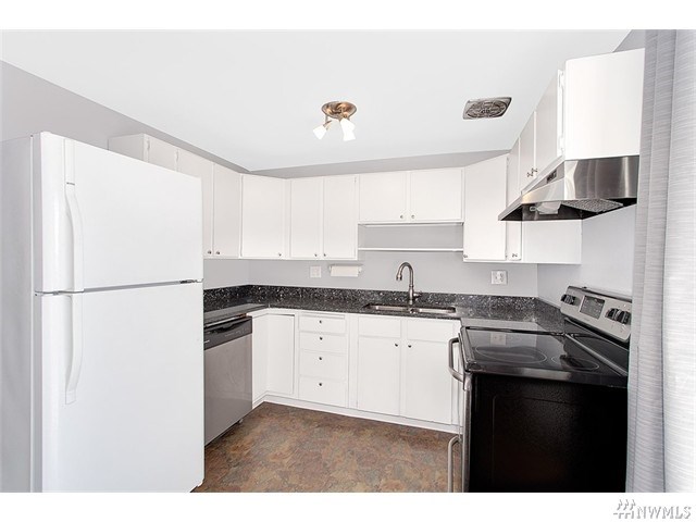 For Sale: 667 Pierce Ct NE Renton, WA 98056