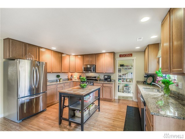 For Sale: 6605 Salmon Berry Ct SE Snoqualmie, WA 98065