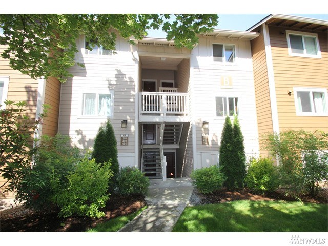 For Sale: 14006 NE 181st Pl #B-202 Woodinville, WA 98072