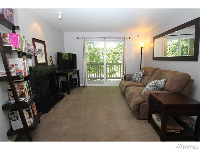 For Sale: 14006 NE 181st Pl #B-202 Woodinville, WA 98072