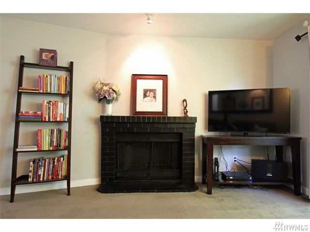 For Sale: 14006 NE 181st Pl #B-202 Woodinville, WA 98072