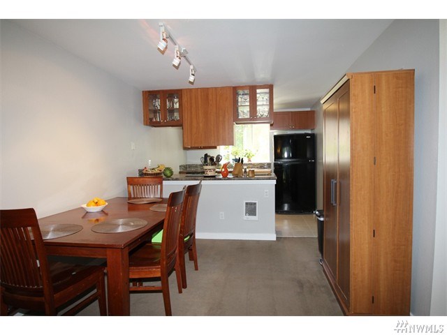 For Sale: 14006 NE 181st Pl #B-202 Woodinville, WA 98072