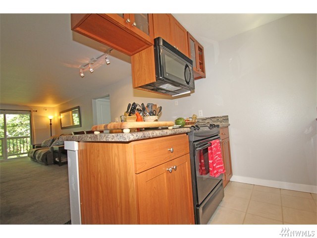 For Sale: 14006 NE 181st Pl #B-202 Woodinville, WA 98072