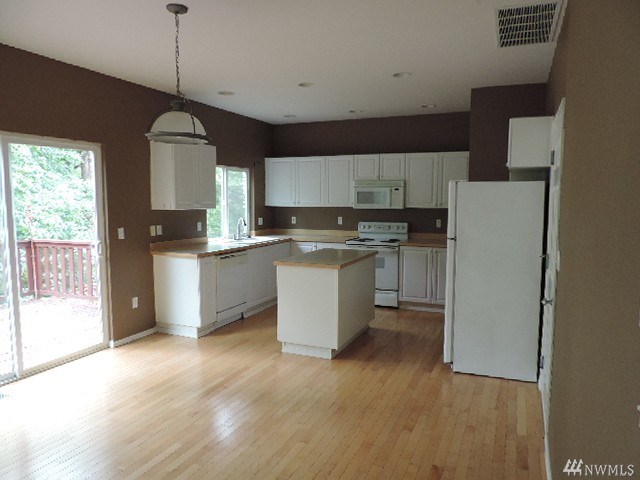 For Sale: 2135 62nd Pl SE Auburn, WA 98092