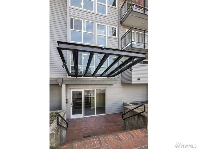 For Sale: 5901 Phinney Ave N #202 Seattle, WA 98103