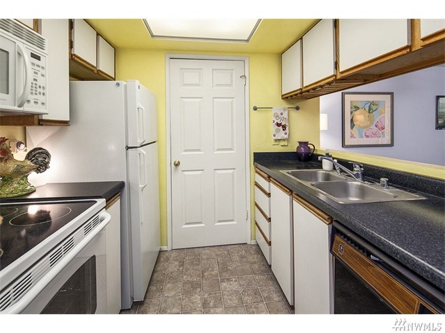 For Sale: 5901 Phinney Ave N #202 Seattle, WA 98103