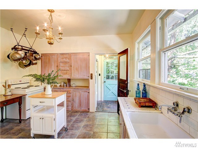 For Sale: 4733 5th Ave NE Seattle, WA 98105