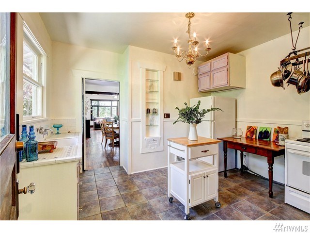 For Sale: 4733 5th Ave NE Seattle, WA 98105