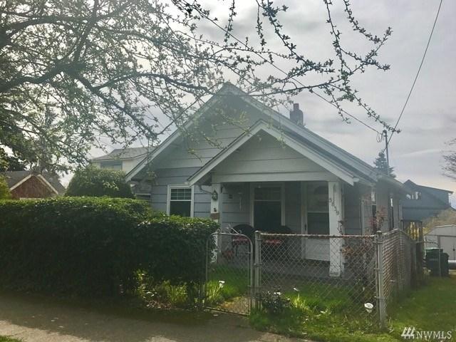 907 N 74th St