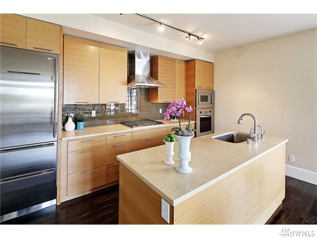 For Sale: 1 Ward St #11 Seattle, WA 98109