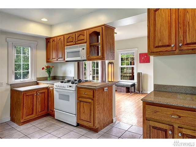 For Sale: 2447 1st Ave N Seattle, WA 98109