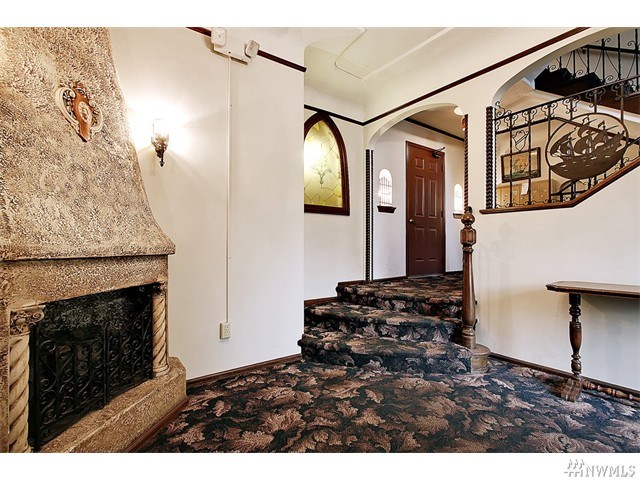 For Sale: 323 16th Ave E #202 Seattle, WA 98112