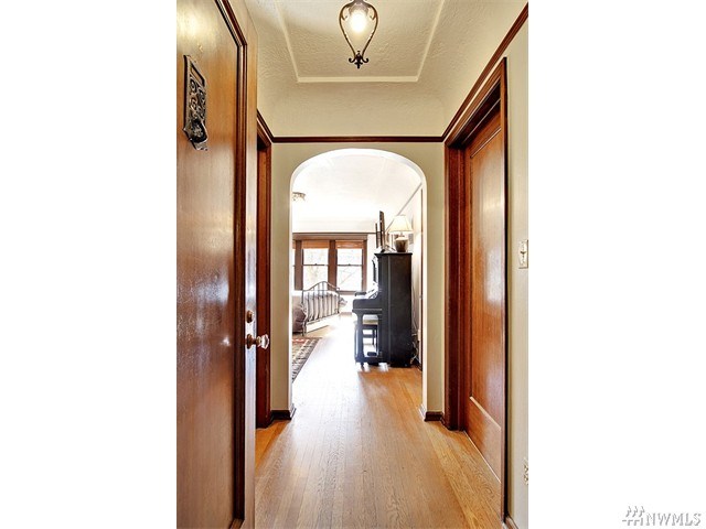 For Sale: 323 16th Ave E #202 Seattle, WA 98112