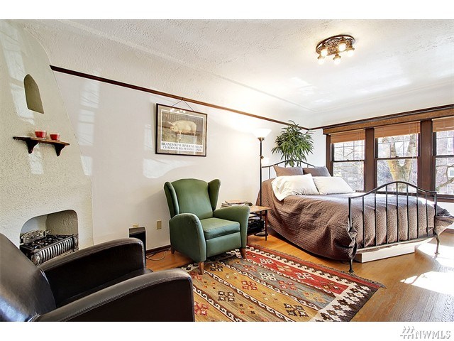 For Sale: 323 16th Ave E #202 Seattle, WA 98112