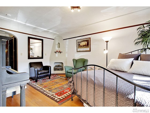For Sale: 323 16th Ave E #202 Seattle, WA 98112
