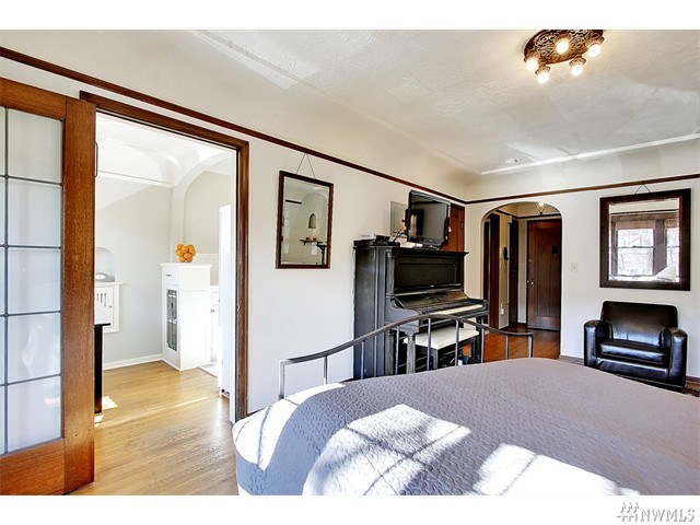 For Sale: 323 16th Ave E #202 Seattle, WA 98112