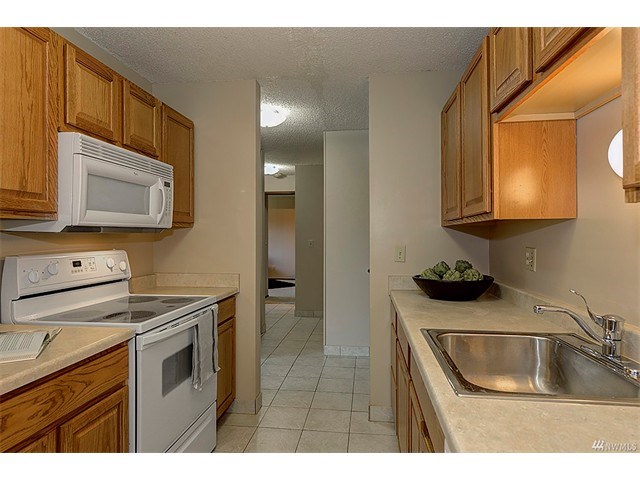 2501 Canterbury Ln E #205