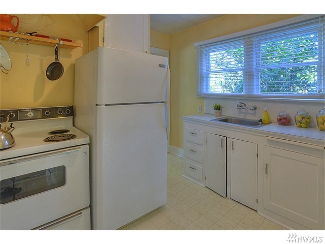 For Sale: 7032 15th Ave NE Seattle, WA 98115