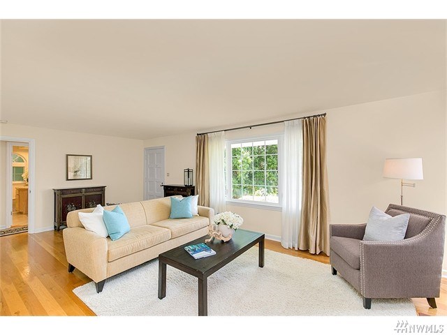 For Sale: 7527 Ravenna Ave NE Seattle, WA 98115