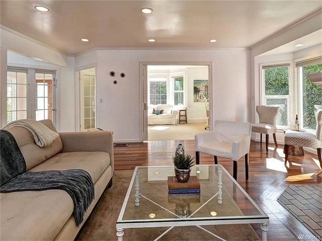 309 W Kinnear
