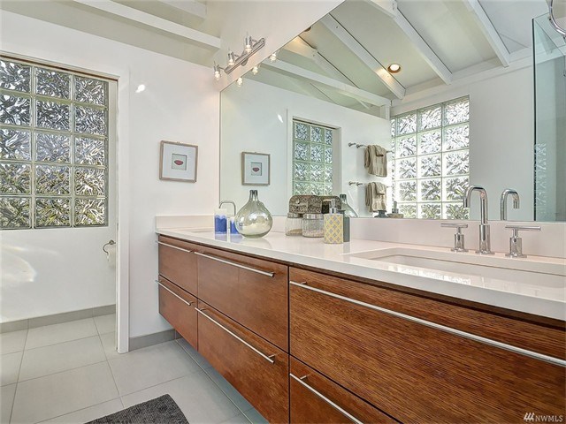 309 W Kinnear